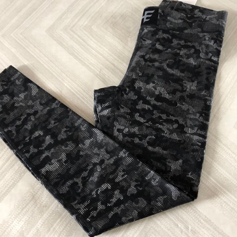 Heroine Sport Black White Gray Camouflage Leggings